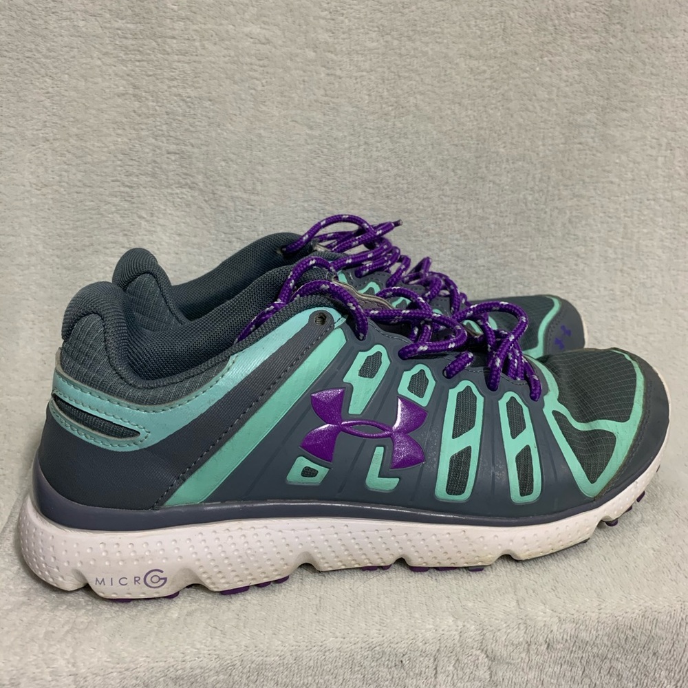 Under Armour women’s running shoes multicolored